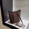 Bolso cubo de nailon transfronterizo para mujer, nueva colección otoño 2026, versátil, adecuado para ir al trabajo, gran capacidad, simple y elegante, bolso de hombro o bandolera