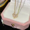Dulce, lindo, exquisito collar con colgante de corazón para mujer, estilo coreano, lujo ligero, alta gama, cadena versátil para la clavícula de acero de titanio