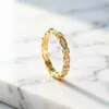 O Anel de Zircônia em Prata Esterlina S925 Mais Vendido da Tonglin é um Anel de Prata Esterlina de Design de Nicho Simples e Moderno para Mulheres
