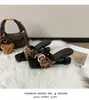 Nuevas Sandalias de Cuña con Estampado de Leopardo para Verano 2026 para Uso al Aire Libre, Versátiles Sandalias de Tacón Alto con Una Tira Estilo Francés