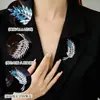 Broche de pena de cristal degradê, toque de luxo leve e de alta qualidade, alfinete de terno requintado e versátil, acessório de vestido de nicho