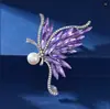 Broche de Mariposa de Cristal con Gradiente de Alta Gama, Lujoso Elegante, Accesorios de Ropa con Perlas Incrustadas de Diamantes, Pin para Prevenir la Exposición