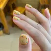 Adesivos de Unha Vestíveis em Amarelo Limão Fresco e Bolinhas Azuis, Adesivos de Nail Art Estilo Curto, Patches de Unha Tendência para Outono e Inverno