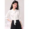 Camisa Casual Feminina de Manga Longa com Gola Alta, Laço e Caimento, Moda Nova de Primavera, na Cor Branca