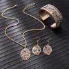 Conjunto de pulsera, collar y pendientes de estilo europeo y americano transfronterizo con grava de colores y apertura lateral ancha, accesorios de pulsera de diamantes, joyería para orejas