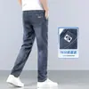 Jeans ligeros de verano para hombre, pierna recta elásticos multibolsillos casuales, mezclilla de algodón de alta gama