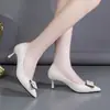 Zapatos de tacón alto de punta fina de cuero suave estilo francés para mujer, nuevo modelo primavera 2026, zapatos de trabajo de tacón de aguja con hebilla cuadrada, zapatos de salón elegantes