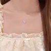 Collar con lazo en forma de corazón para niñas, cadena para la clavícula de nicho de lujo ligero de alta gama, collar exquisito de estilo dulce y suave