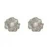 Estilo Retrô Francês, Brincos Exagerados de Metal Vazado com Pétalas de Pérola, Elegantes e Modernos, Luxo Leve, Brincos com Design Único