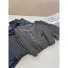 Camiseta de manga larga a rayas y bloques de color estilo americano, tiro real, para mujer, otoño, corte holgado, estilo coreano, top de base bordado