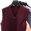 Colete com decote em V outono e inverno novo colete de malha sem mangas liso masculino suéter cor sólida meia-idade negócios base suéter