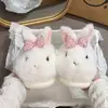 Pantuflas de algodón con diseño de conejito, estilo dulce y fresco para niña, colección otoño/invierno 2026, estampado de leopardo con lazo, zapatos peludos versátiles sin cordones para usar en exteriores