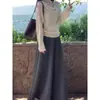 Atuendo atmosférico estilo coreano de principios de otoño: Top de punto de manga larga con cuello alto estilo francés para mujer, capa base ajustada para otoño e invierno