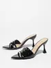 Sandalias de punta fina, tacones altos tachonados, zapatos de mujer destalonados, nuevo estilo de verano 2026, zapatos de una correa, mules elegantes, a la moda