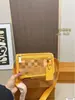 Nova Bolsa Quadrada Pequena Masculina 2025 com Padrão Vintage, Versátil para o Dia a Dia, Bolsa de Ombro de Grande Capacidade, Bolsa Transversal, Atacado e Dropshipping