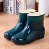 Zapatos de agua de una pieza, botas de lluvia, botines de nieve cortos para mujer, zapatos impermeables de cocina, cálidos, antideslizantes, resistentes al desgaste, con forro fijo y a la moda