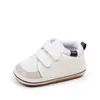 Zapatos nuevos para bebé de 0 a 1 año, zapatillas deportivas de caña alta para caminar con suelas de goma, zapatos para bebé con velcro y características antideslizantes