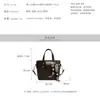 Bolso tejido para mujer, nueva moda transfronteriza, bolso cruzado versátil de alta gama, bolso de hombro de nicho de lujo ligero con bufanda de seda