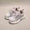 Tamanho 27-37 tênis esportivos de malha com sola leve para crianças mais velhas, sapatos de malha infantis, tênis casual estilo "dad shoes" para meninas 6451