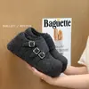 Mollykiki Estilo Coreano Retro Lana Punta Redonda Correa con Hebilla Invierno 2025 Nuevos Zapatos Birkenstock Slip-On