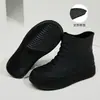 Nuevos zapatos de agua para mujer, con un tacón oculto para mayor altura, diseño impermeable y antideslizante, estilo de caña corta, moda coreana, zapatos de goma y botas de agua, adecuados para exportación transfronteriza