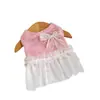 Vestidos estilo doce são processados a partir de materiais fornecidos. Roupas de pet de ursinho de pelúcia são costuradas de acordo com amostras, suportando prototipagem de pequenos pedidos.