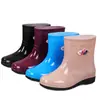 Botas de Lluvia para Mujer de Tubo Corto para Primavera y Otoño Día Lluvioso Resistentes a Manchas Antideslizantes Botas de Lluvia Zapatos de Goma de Protección Laboral Botas de Agua Moradas para Mamá de Cocina para Mujer