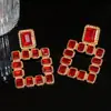 Brincos Pendentes Quadrados Vazados Cravejados de Diamantes Exagerados Europeus e Americanos Agulha de Prata Brincos de Tarraxa da Moda para Mulheres com Senso de Design e Estilo de Nicho