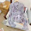 En stock: Conjunto de camisa y falda abstractas florales pintadas a mano, fresco y elegante, para mujer, top de camisa con botones, estampado fluido