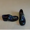 Sapatos de Couro com Rebites Estilo Britânico da Moda, Novos Sapatos Versáteis Marrons para Mulheres Baixas com Saltos Grossos