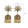 Pendientes Tradicionales Indios de Plumas de Pavo Real con Pedrería y Cascabeles, Pendientes Metálicos de Borla Estilo Étnico Personalidad Exagerada para Mujer