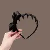 Diadema para el cabello de mujer con un diseño de alta gama, elegante y moderno, con una corona alta para peinar el cabello, adecuada para lavarse la cara, con dientes para una sujeción segura, Nuevo Modelo 2026 Accesorio para el cabello