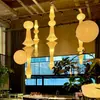 Lámpara de araña larga estilo japonés Isamu Noguchi inspirada en el Zen para escalera de villa, decoración artística estilo wabi-sabi para escaparate de tienda de ropa