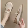 Sapatos femininos populares de couro macio 2026 outono novo casuais confortáveis flat slip-on mocassins de sola macia para mulheres