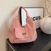 Bolsa feminina Bolsa de veludo cotelê de grande capacidade Bolsa feminina de moda outono 2024 Bolsa de ombro para todos os jogos da classe estudantil