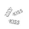 Moda europea y americana popular joyería accesorios metal galvanizado letras KISS Joyería incrustada de diamantes accesorios diy ventas directas de fábrica
