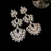 Brincos de borla em formato de flor com zircônia super brilhante, estilo europeu e americano de luxo, brincos de banquete do palácio, brincos de luxo leve de alta qualidade para mulheres