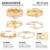 Conjunto de pulseiras minimalista multicamadas europeu e americano com nós e camadas lisas, apresentando peças redondas francesas onduladas e com textura martelada