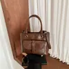 Bolso Retro Transfronterizo para Mujer 2026 Nuevo Otoño Invierno Gran Capacidad Hombro Único Cruzado Bolso Cubo Sencillo Casual