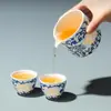 Porcelana azul y blanca exquisita juego de té portátil para viaje una tetera tres tazas tazas de uso rápido juego completo para preparar té al aire libre juego de té de cerámica