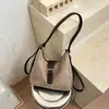 Bolso de Hombro Único Versátil de Gran Capacidad para Mujer Otoño/Invierno Nuevo Moda 2026 Tendencia Temperamento Cruzado Doble Hombro Casual Simple