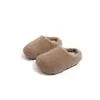 Pantuflas cálidas de algodón con forro de lana de cordero estilo coreano para niñas, colección otoño/invierno 2026, zapatos estilo Birkenstock de colores caramelo para niños