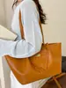 Bolso de hombro vintage de gran capacidad, modelo nuevo 2026 para mujer, tipo bandolera con textura casual para el trabajo o la escuela, adecuado para estudiantes universitarios