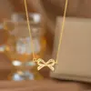 Venta Caliente Internacional Transfronteriza Tema de Moda Personalizado Micro-incrustación de Zirconio Completo V Grande Clásico Acero Titanio Chapado en Oro Real de 18K Colgante Clavícula