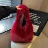 Bolso de felpa para el hombro para mujer de otoño e invierno, un bolso de hombro elegante y versátil, un bolso de mano moderno y versátil, un bolso mullido, un bolso con forma de dumpling