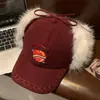 Gorra de Béisbol de Pana Bordada con Manzana para Mujer, Otoño e Invierno, Resistente al Viento, Cálida, Versátil, Adelgazante, Protectora de Orejas, Estilo Pato