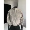 Jaqueta texturizada da moda, jaqueta bomber, casaco plus size estilo workwear, couro PU masculino, visual desgastado, corte solto, design de nicho