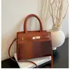 Bolso Transfronterizo con Patrón de Cocodrilo para Mujer Verano 2026 Nuevo Bolso de Hombro Cruzado de Moda con un Toque Elegante y Sofisticado, Bolso de Mano Kelly