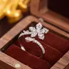 Anillo Cruzado de Moda Europea y Americana Nuevo de Lujo Ligero de Cobre con Circonita para Mujer, Joyería de Gama Alta Versátil de Nicho Ajustable al por Mayor