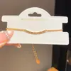 Pulsera de oro de 18k chapado con circonita cúbica y perla, un accesorio lujoso y elegante que complementa cualquier atuendo, con un diseño delicado y único, perfecto para mujeres